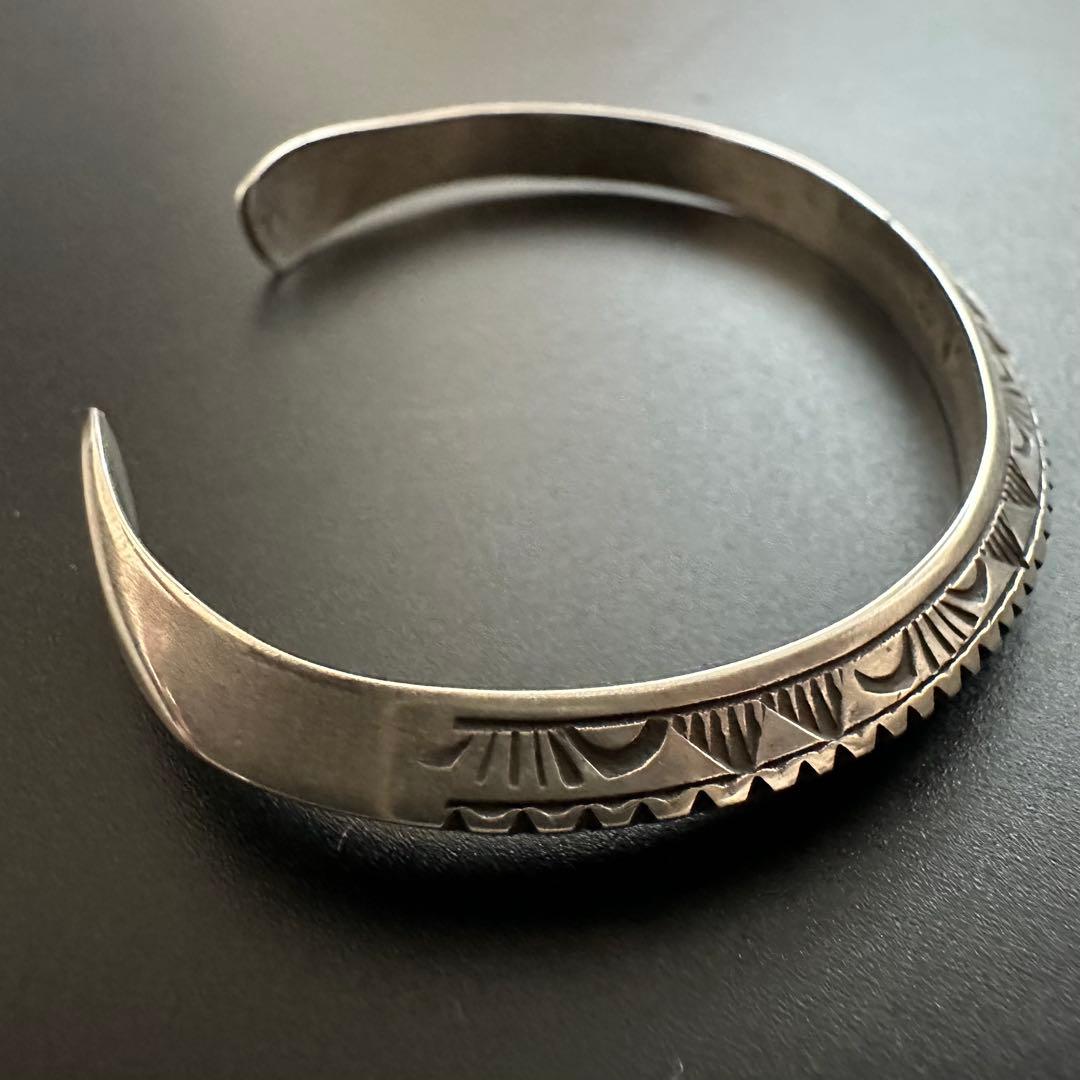 Navajo Wylie Secatero スタンプワーク トライアングバングル