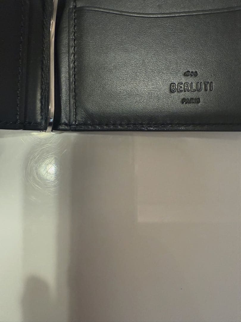 ベルルッティ マネークリップ財布 白印字