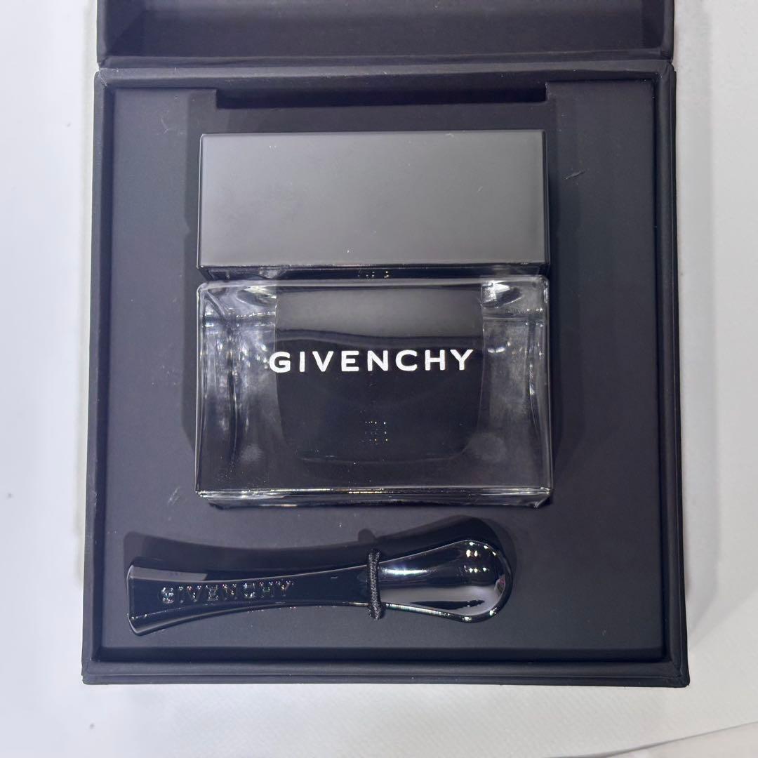 新品・未使用品！GIVENCHY ソワンノワール クレームユー アイクリーム