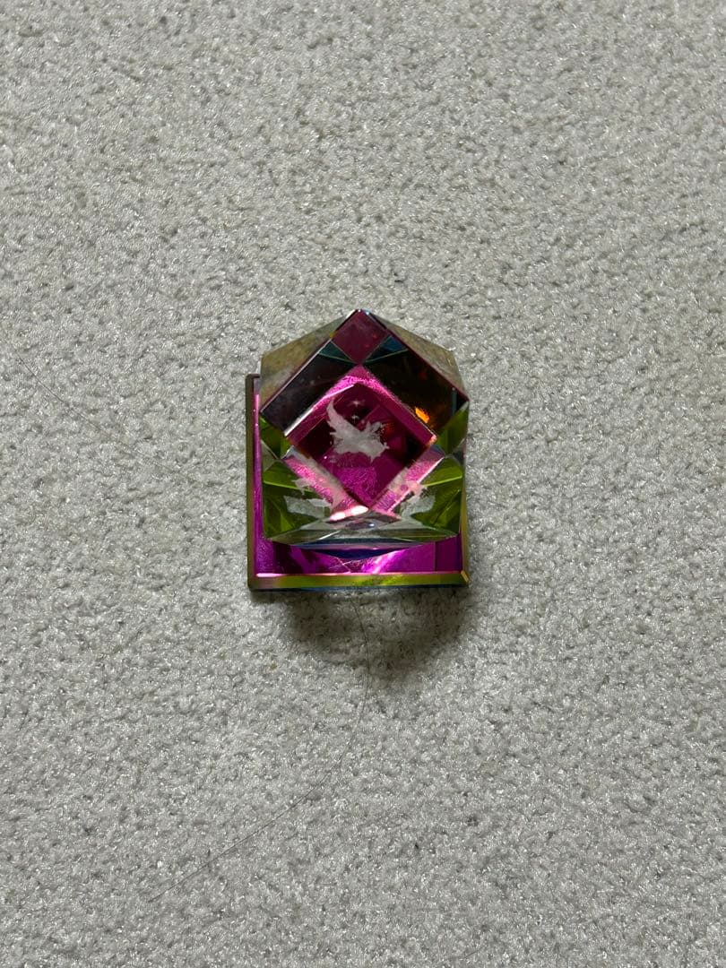 カラフルなクリスタル風置物