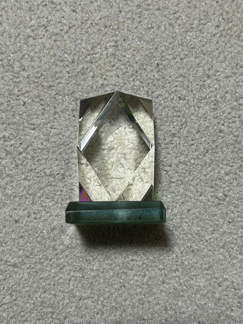 カラフルなクリスタル風置物