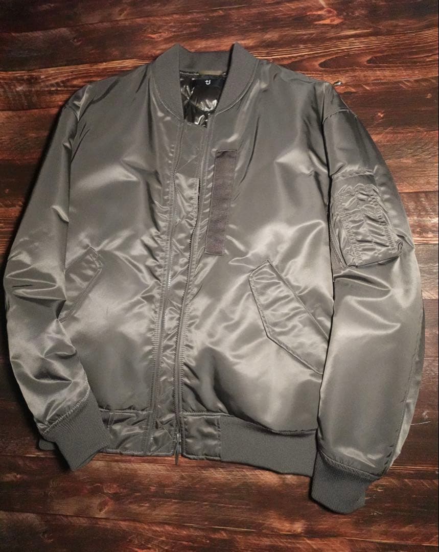 2021年製 ユニクロ ＋J ハイブリッドダウンオーバーサイズMA-1 Lサイズ