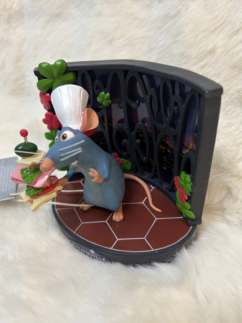 ディズニーランドパリ限定　レミーのおいしいレストラン　フィギュア エッフェル塔