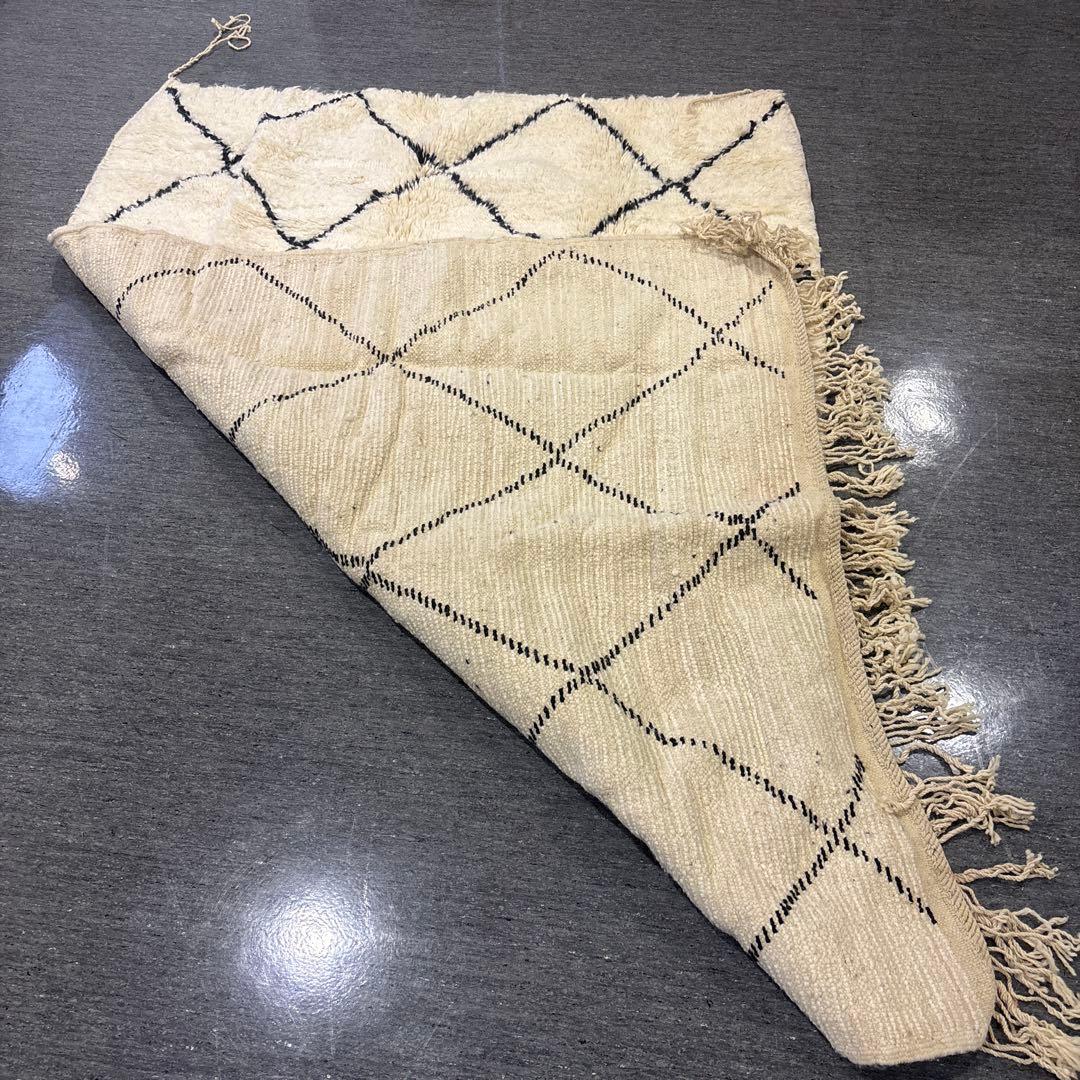 モロッコ製　新品　ベニワレン　ラグ