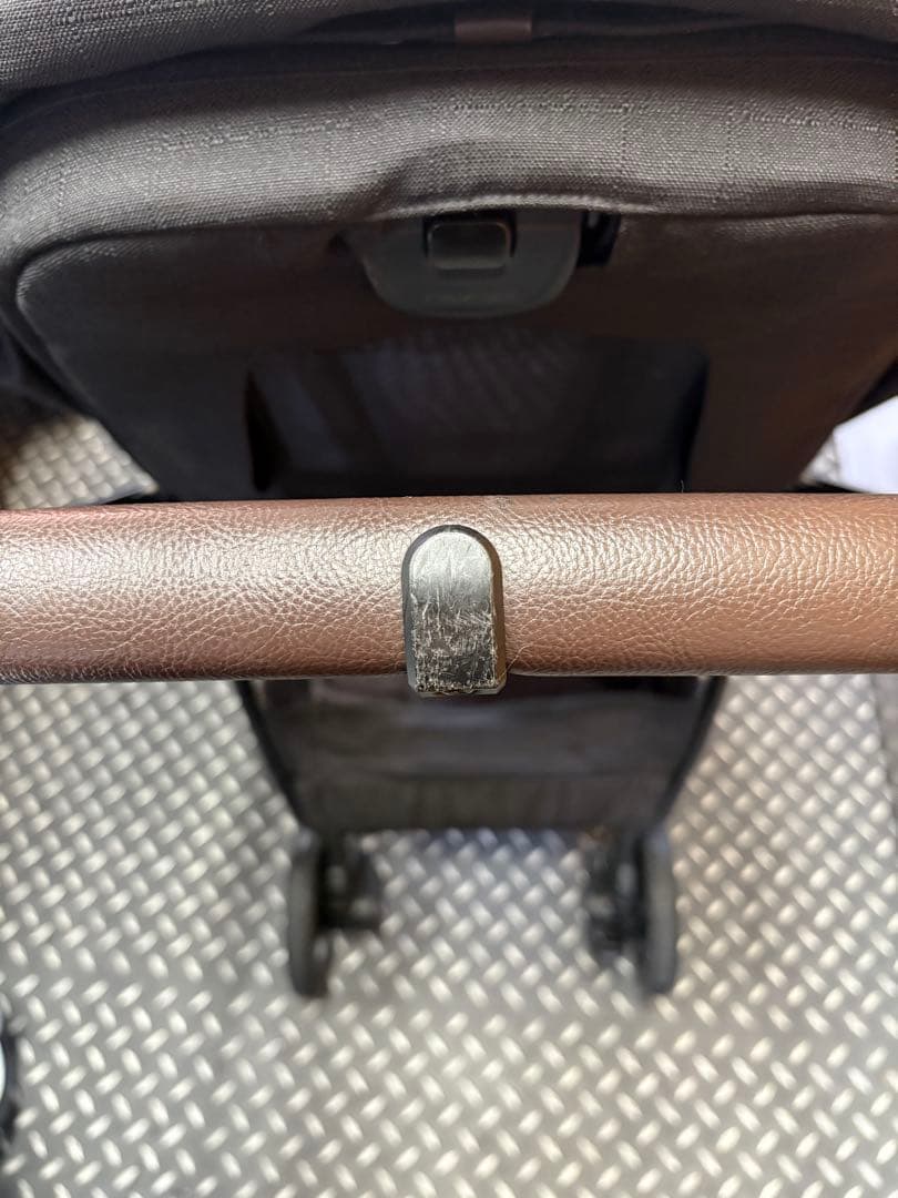 柴犬 nuna TRIV riveted（トリヴ リベテッド） ベビーカー