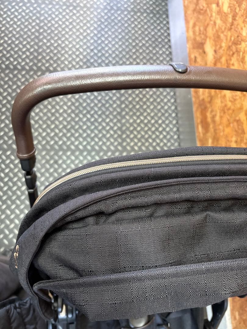 柴犬 nuna TRIV riveted（トリヴ リベテッド） ベビーカー