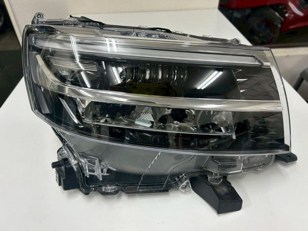 レンズ美品LA650S LA660S 後期タントカスタム LED右ヘッドライト