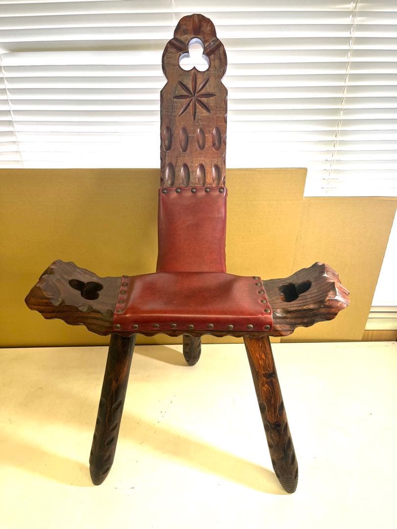 J58 シェファードチェア　木製　椅子　アンティーク　スペイン　３本脚