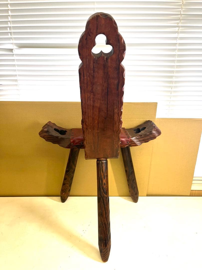 J58 シェファードチェア　木製　椅子　アンティーク　スペイン　３本脚