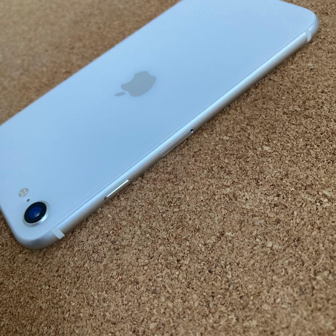 4018【早い者勝ち】美品☆電池新品☆iPhoneSE2 64GB SIMフリー