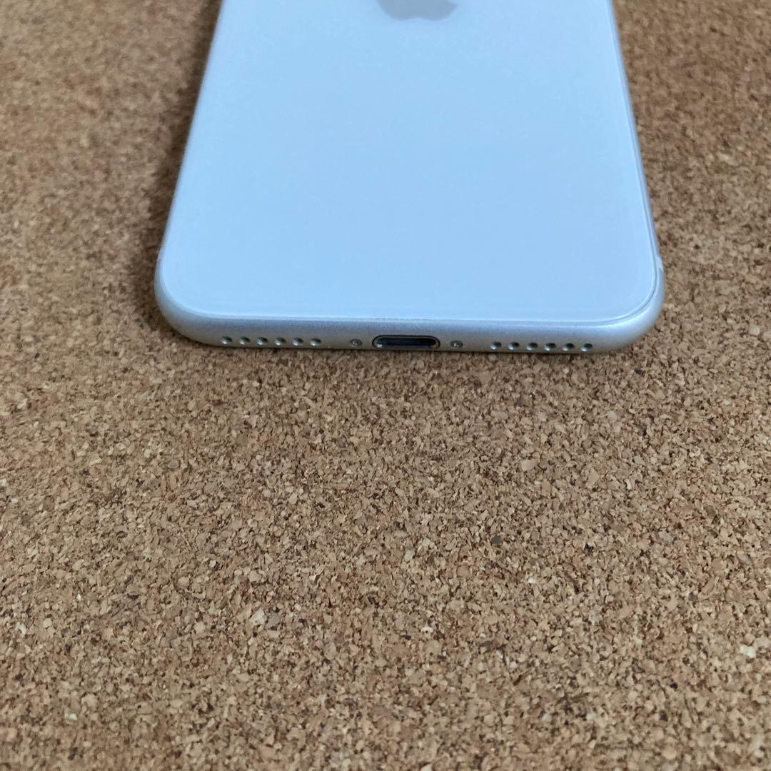 4018【早い者勝ち】美品☆電池新品☆iPhoneSE2 64GB SIMフリー