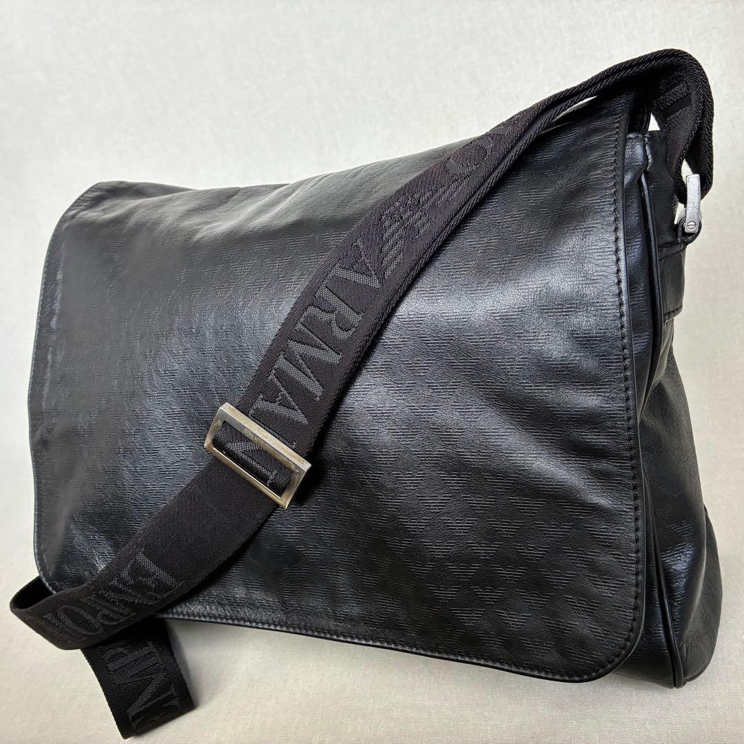 【美品】ジョルジオアルマーニ　ブラック　レザー　メッセンジャーバッグ　ショルダー