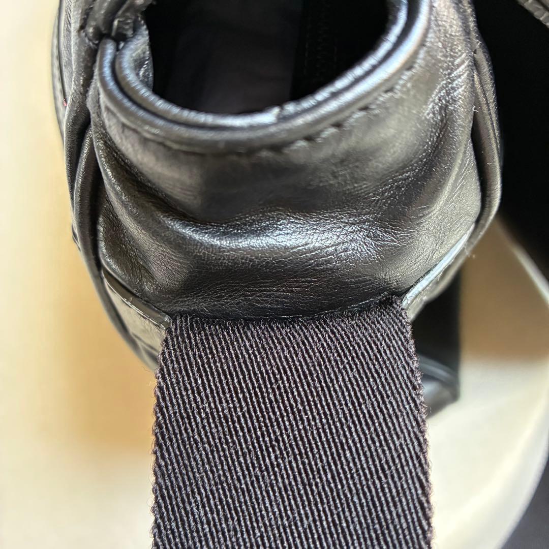 【美品】ジョルジオアルマーニ　ブラック　レザー　メッセンジャーバッグ　ショルダー