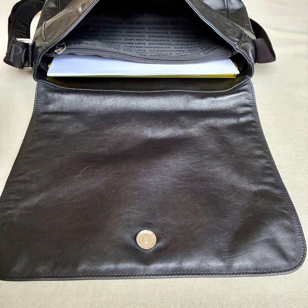 【美品】ジョルジオアルマーニ　ブラック　レザー　メッセンジャーバッグ　ショルダー