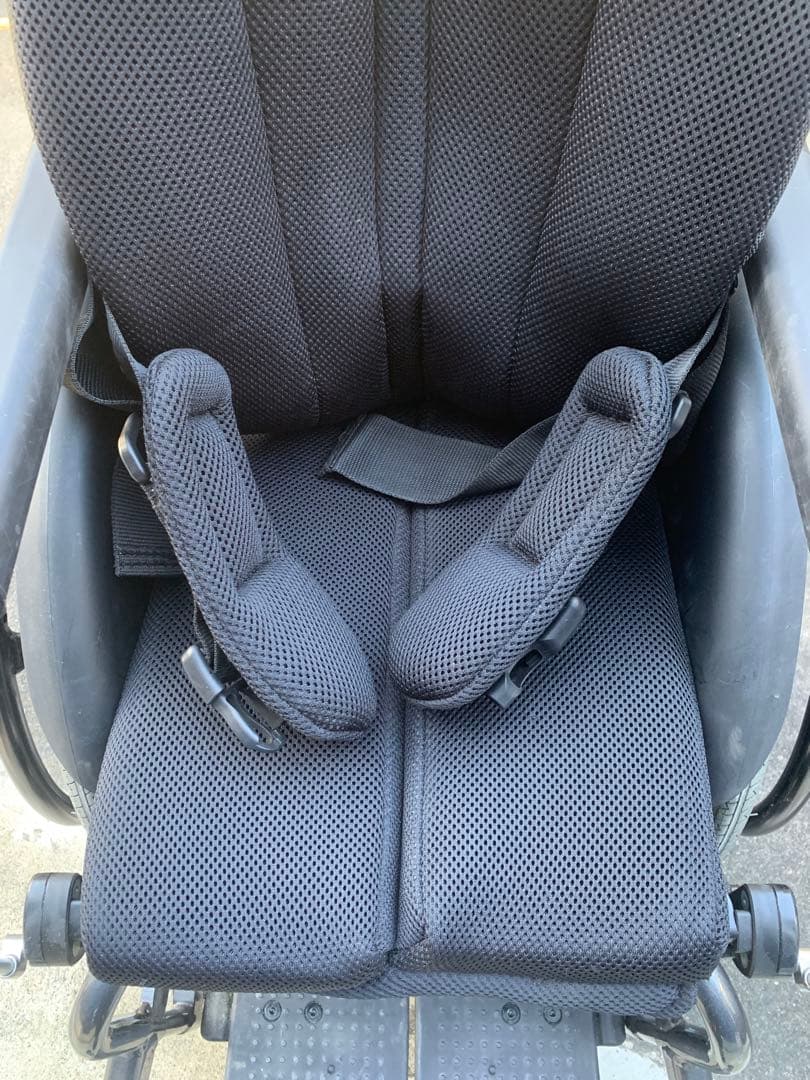 ヤマハ　子供用　黒 自走用車椅子 調整可能アームレスト　値下げできます　相談