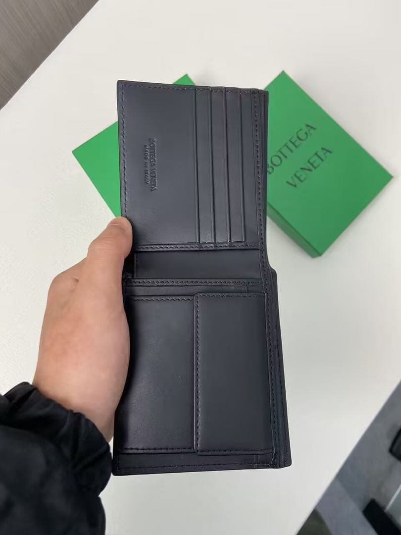 BOTTEGA VENETA 黒レザー二つ折り財布