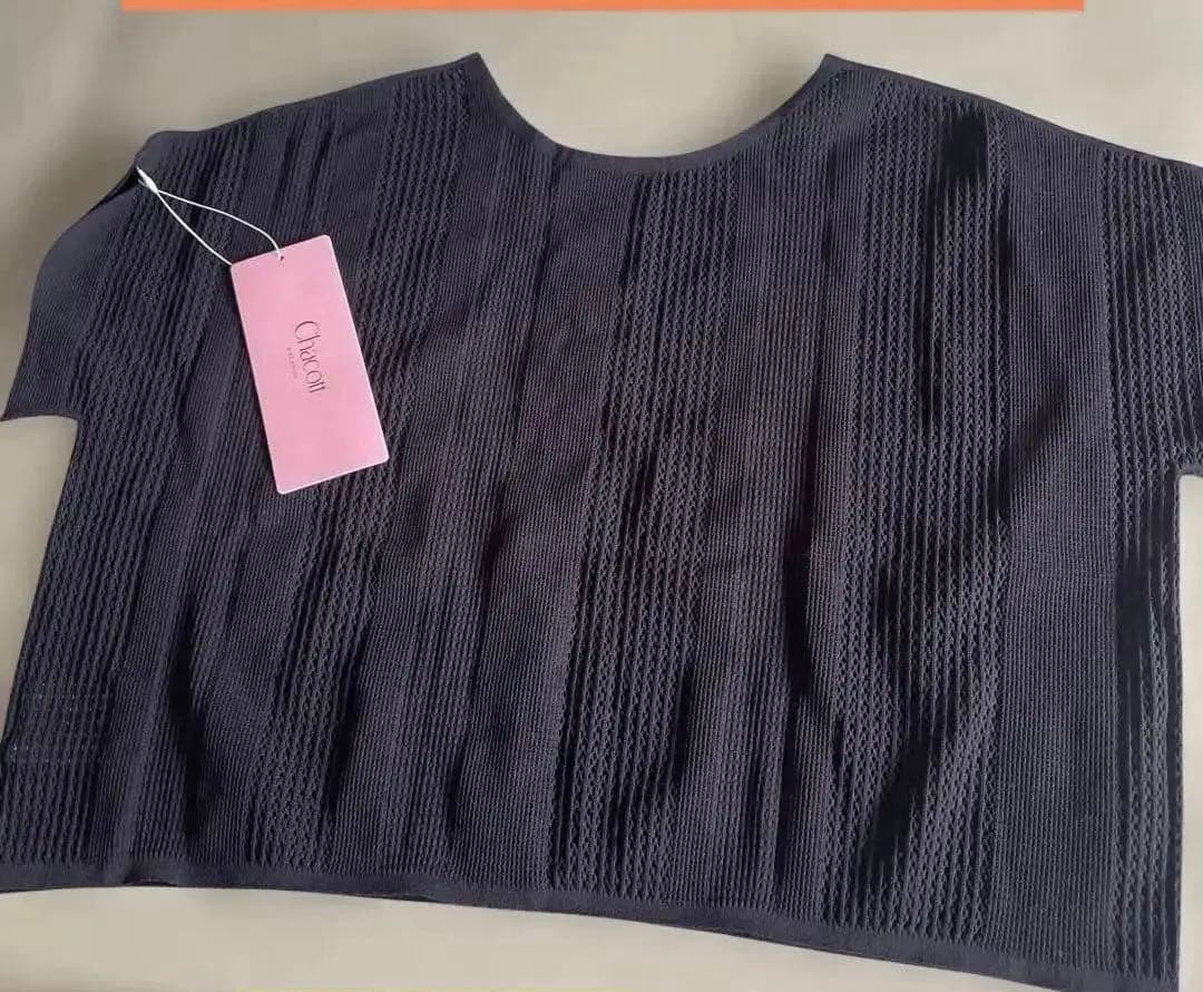 ■新品■■表裏同じ形のクロップドニットTシャツ