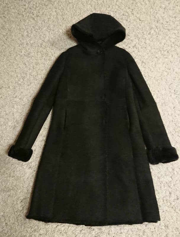 新品 VESGIOIA ブラック フード付きムートンコート ブラック