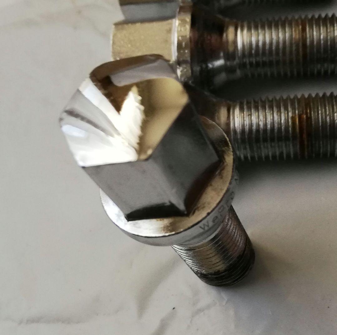 値下げ McGard 37181/M14 x 1.5シュラウベボルト16本セット