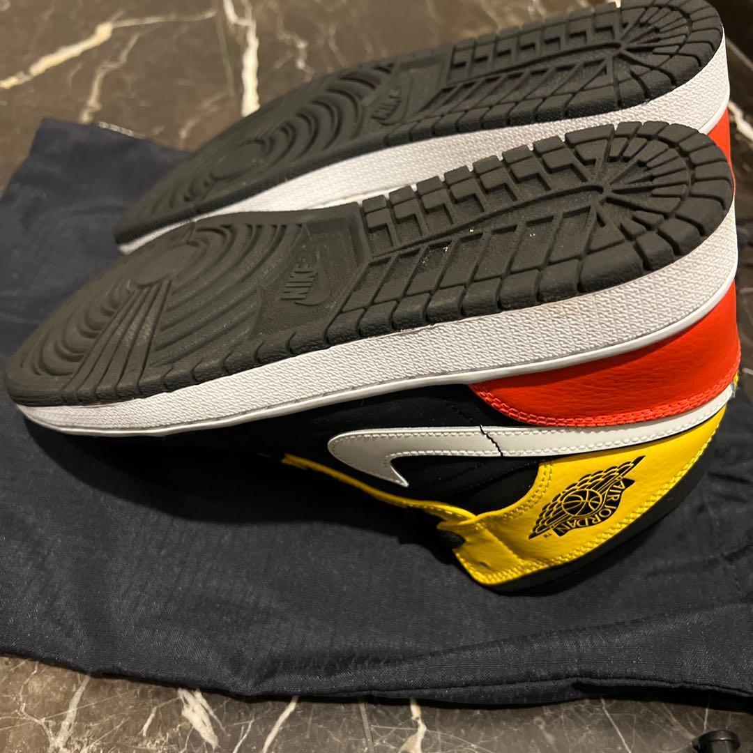 ナイキAir Jordan 1 Mid SE \"Amarillo Orange