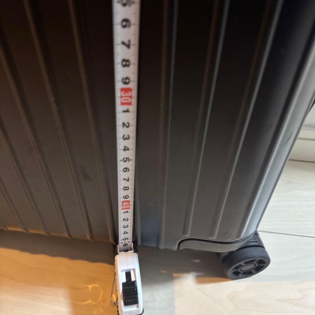 1泊庫内持ち込み可能サイズ　RIMOWA ブラック キャリーケース