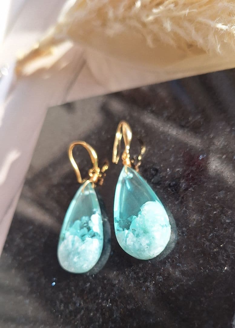 ハニーフラット*14kgfヘミモルファイト　雪花模様　ピアス