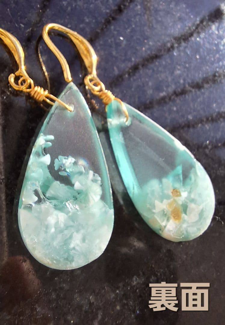 ハニーフラット*14kgfヘミモルファイト　雪花模様　ピアス