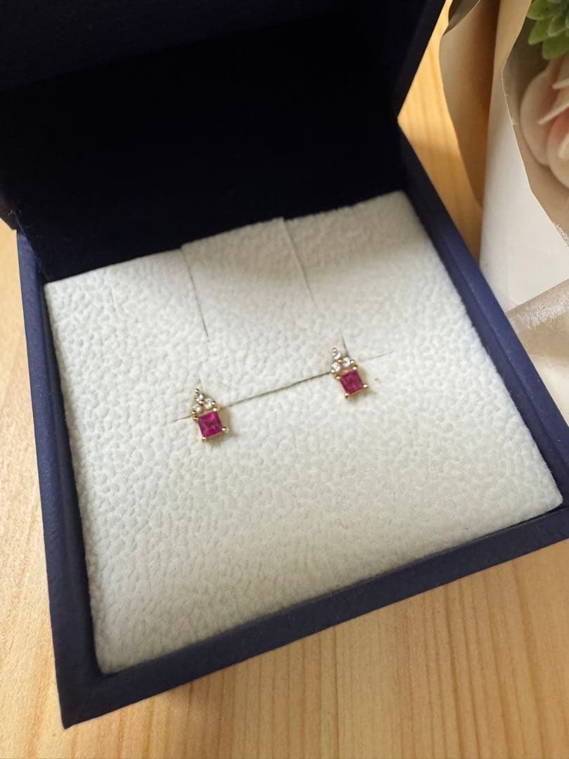 ヴァンドーム青山　ルビーピアス