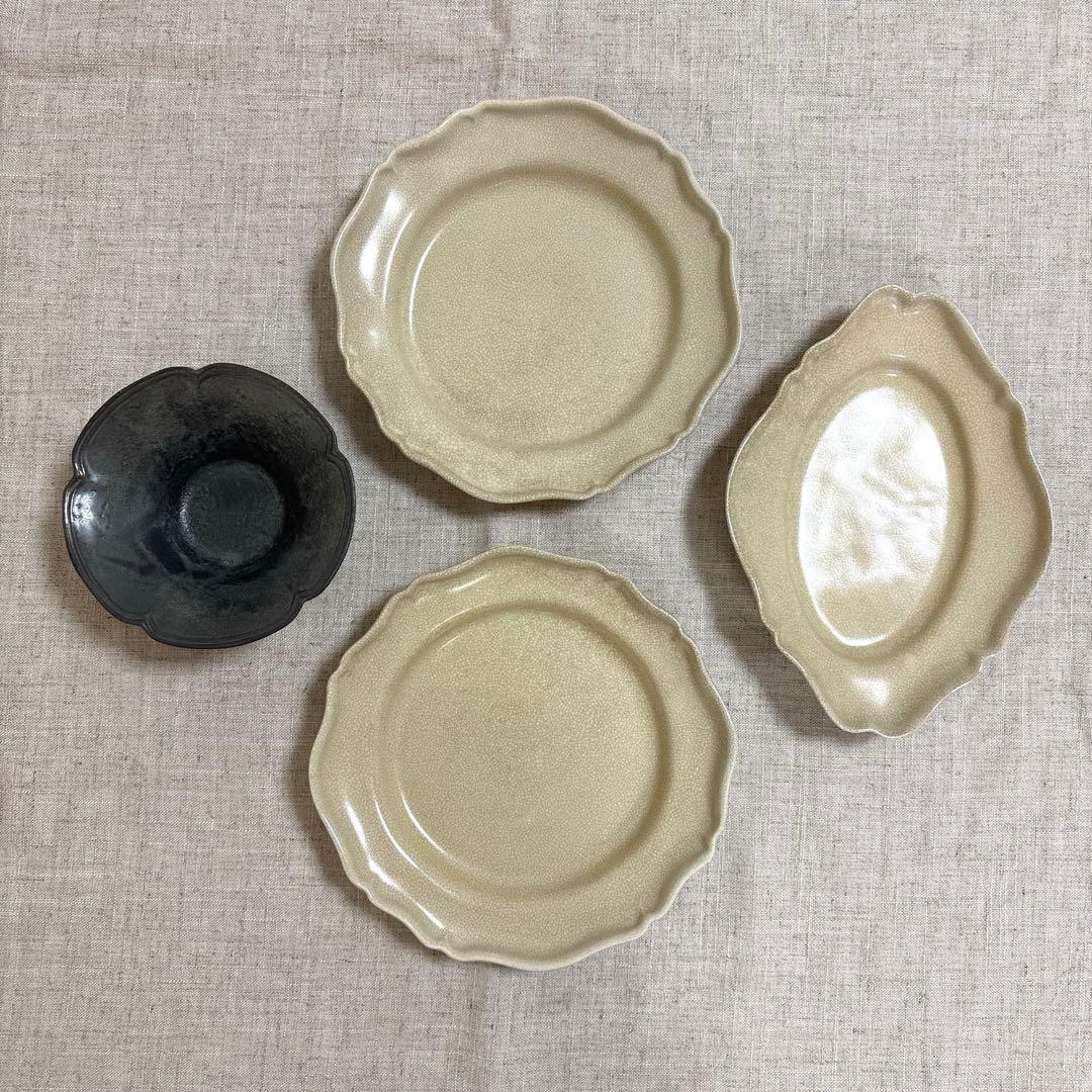 河合竜彦　レリーフ皿 3点　青灰花形鉢 1点　黒川登紀子　プレート　2枚