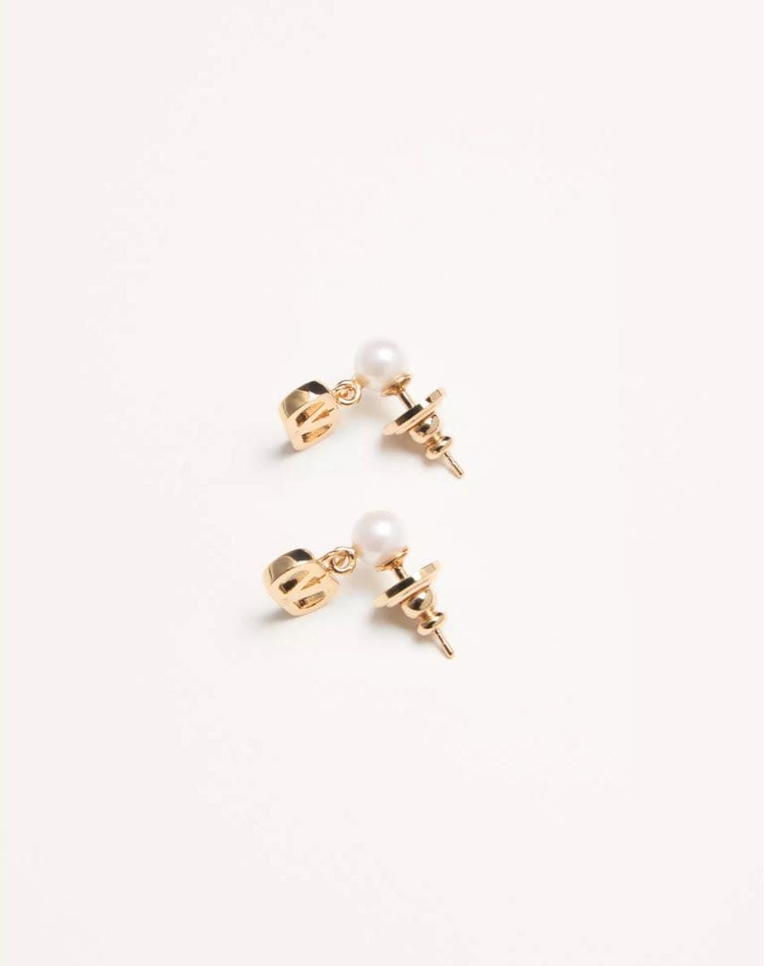 【VALENTINO(新品)】Vロゴ シグネチャー メタル x パール ピアス