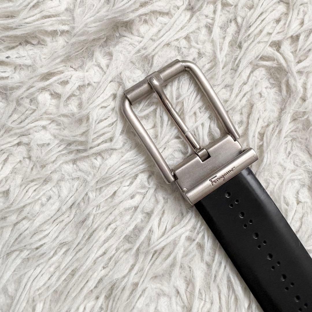 美品　フェラガモ シルバー×ブラック　レザーベルト 67 4022 メンズ