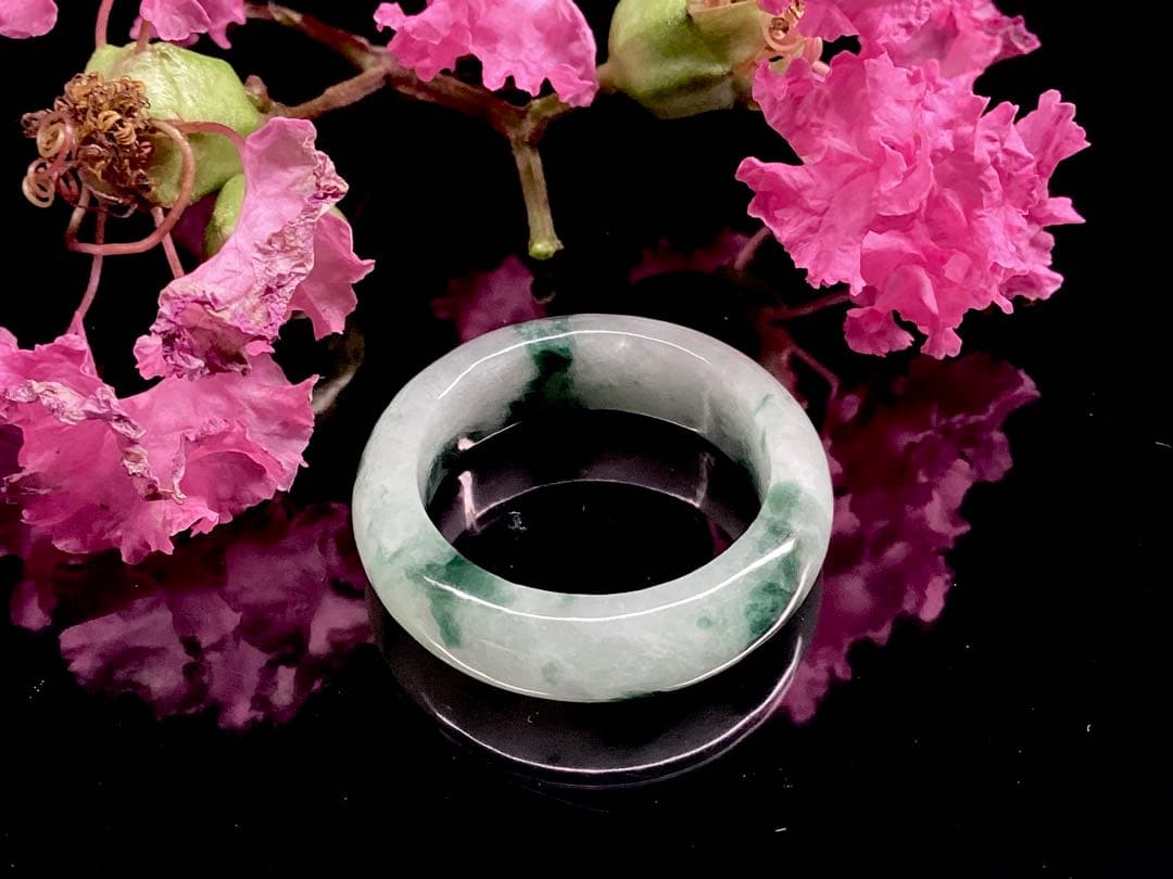 ✳業者様おすすめ‼️買って損無し　アイスジェイド氷質*糸魚川翡翠くりぬきリング本物