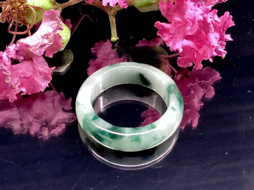 ✳業者様おすすめ‼️買って損無し　アイスジェイド氷質*糸魚川翡翠くりぬきリング本物