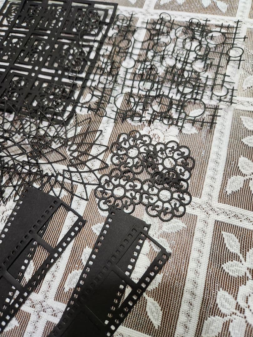 コラージュ素材 ダイカット 黒 背景