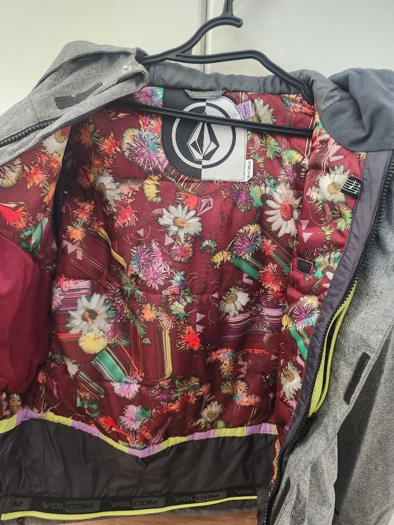 VOLCOM　スノーボード　スキー　ウェア