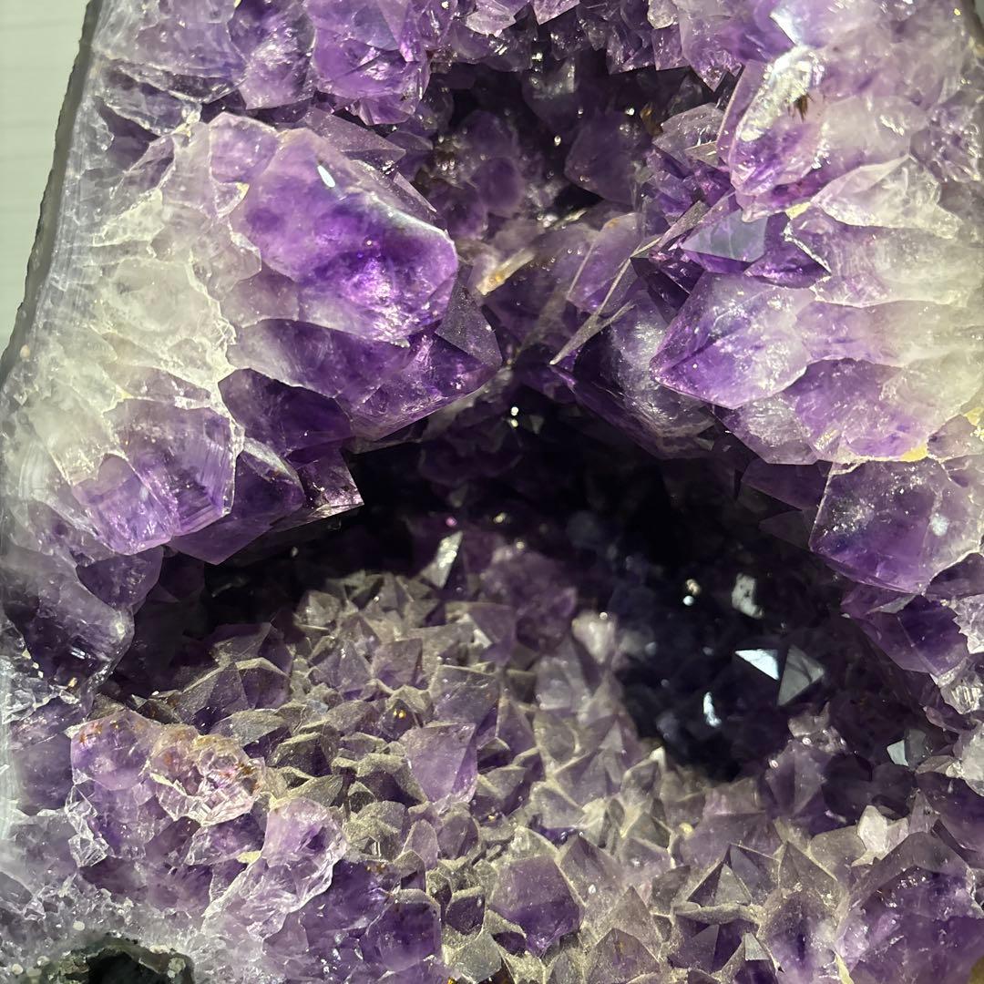 アメジスト結晶の置物 木製台座付き