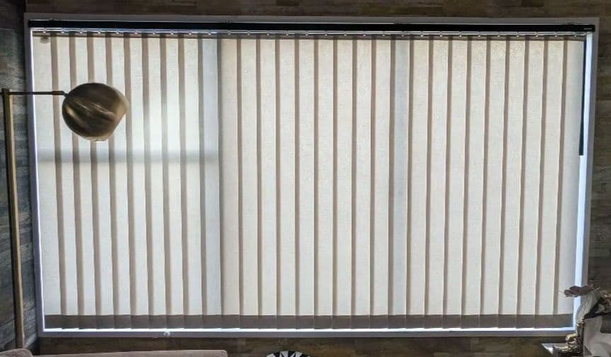 ニチベイ アルペジオ バーチカルブラインド、レールなし／スラットのみ、29枚