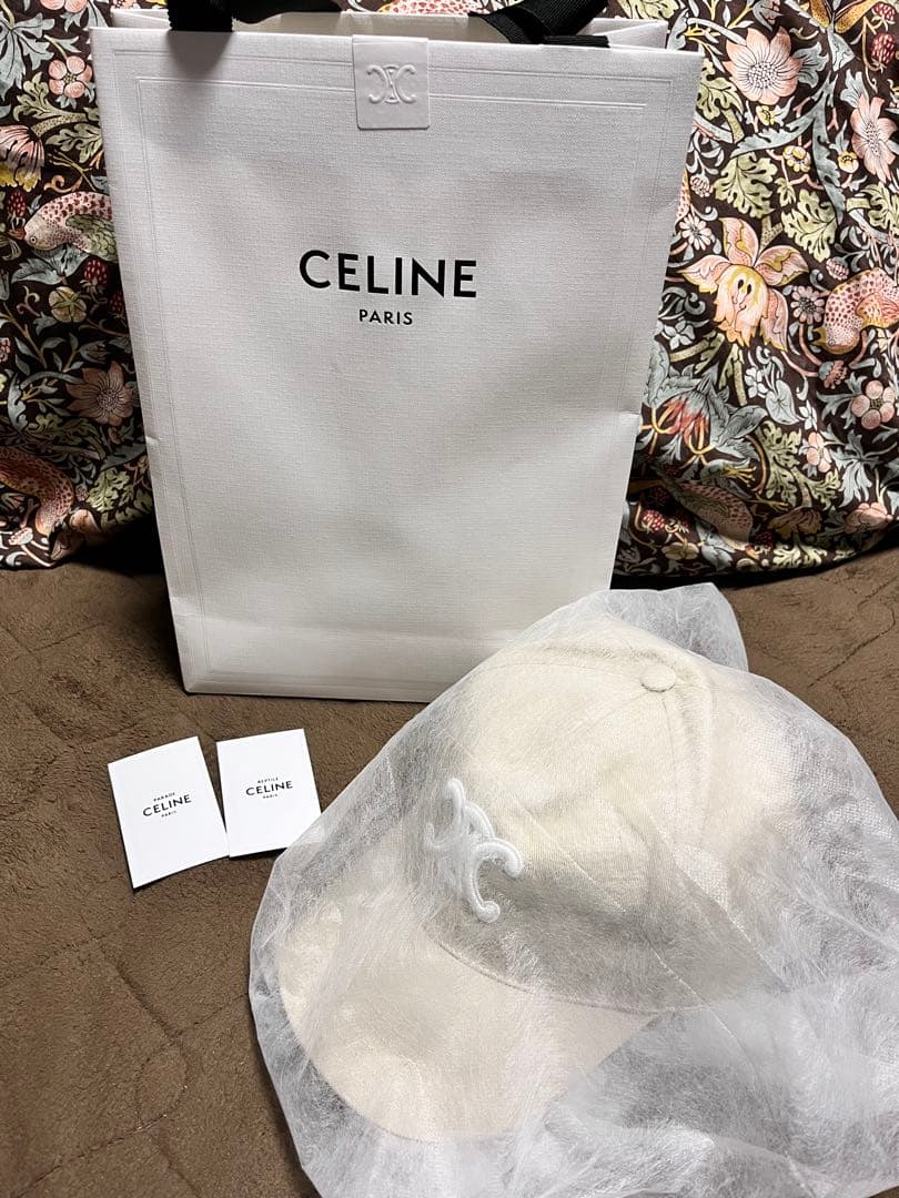 ふくちゃん838【新品】CELINEトリオンフ ベースボールキャップ