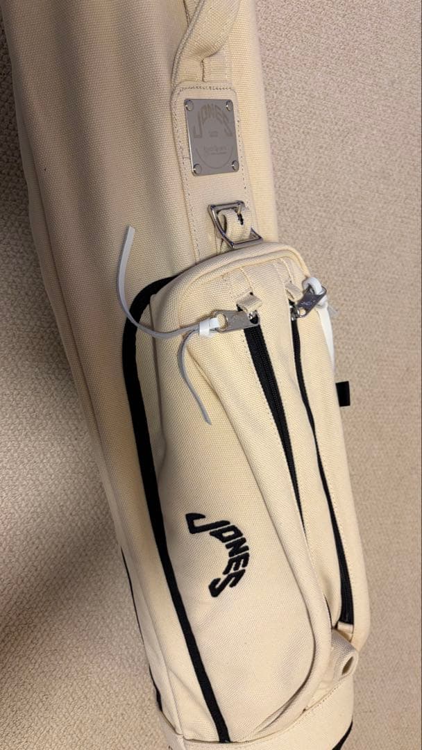 JONES ゴルフバッグ・キャディバッグ クリーム色　Jones刺繍付