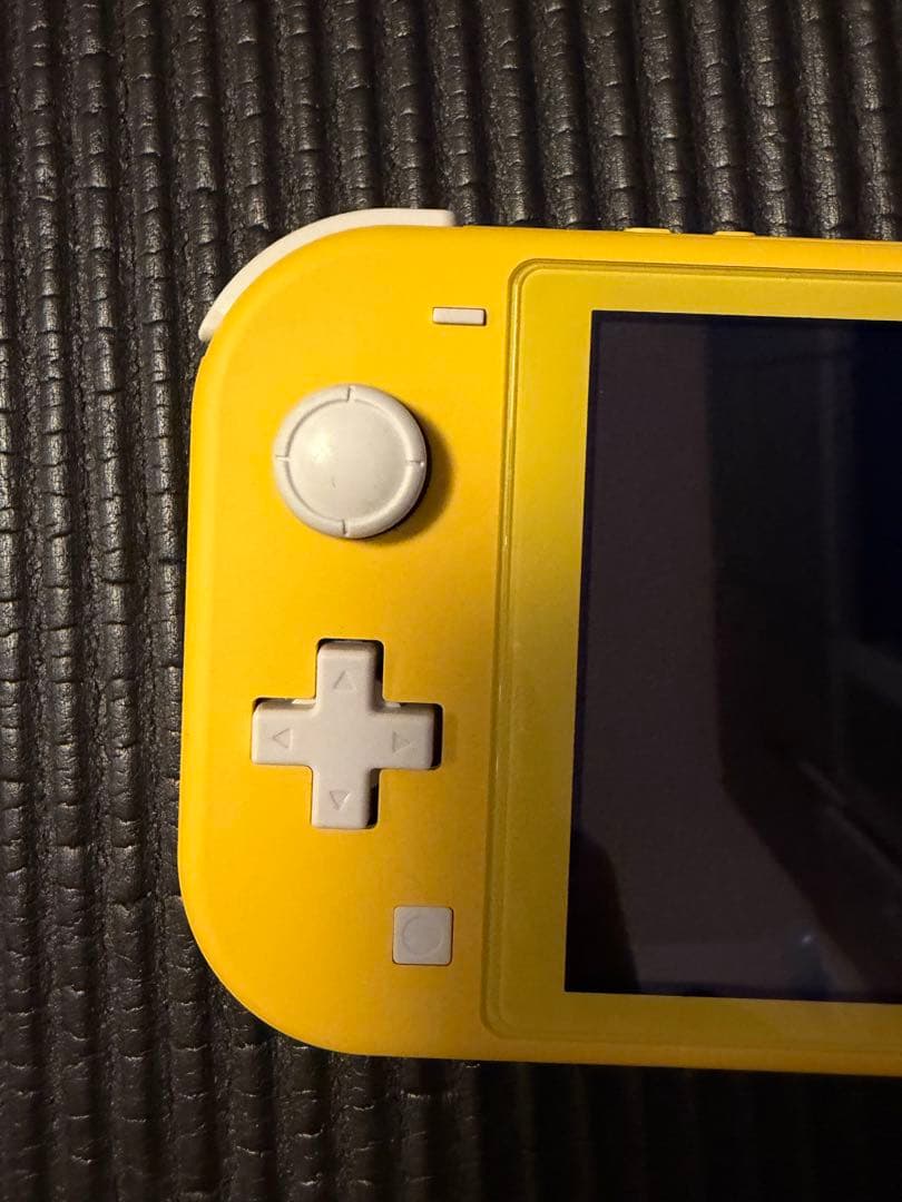 Nintendo Switch Lite イエロー 本体　充電器付　超極美品