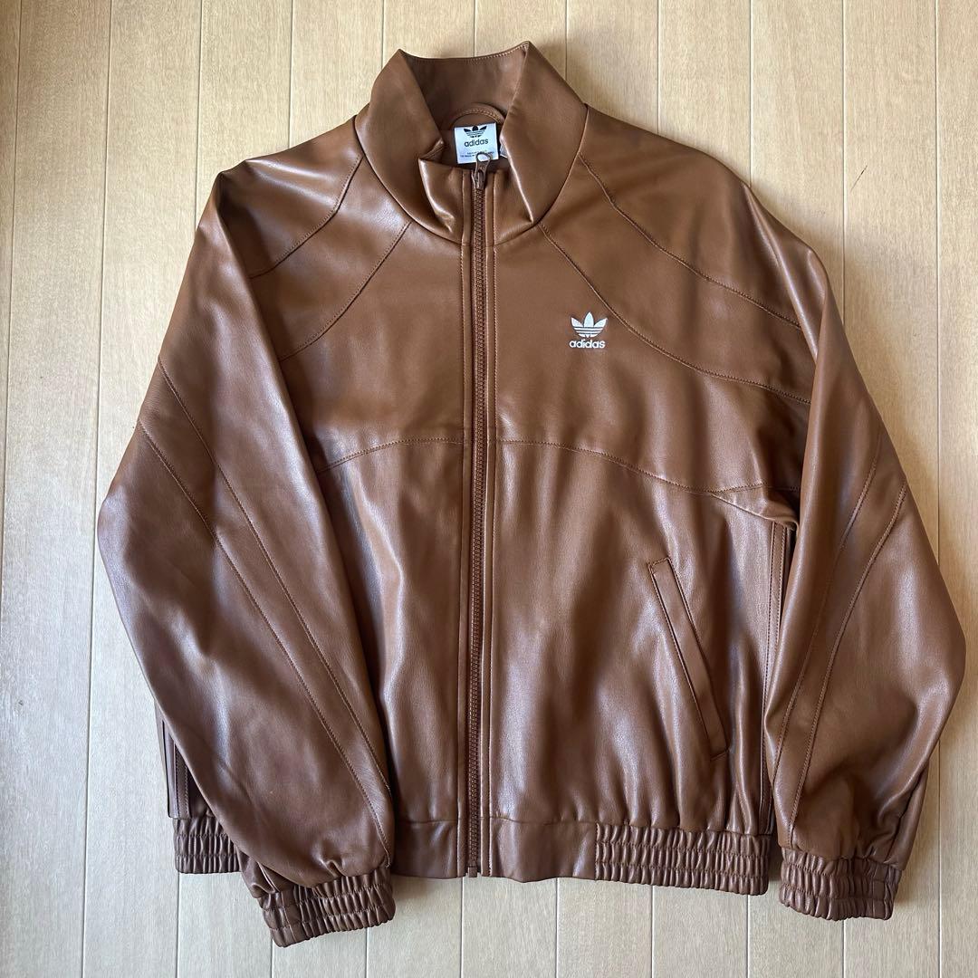 adidas フェイクレザージャケット