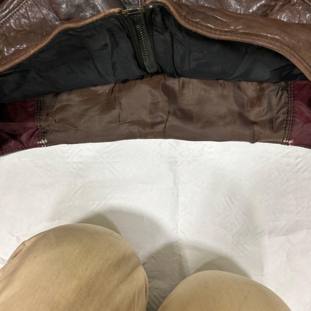 パッチ付きダークブラウンレザージャケット