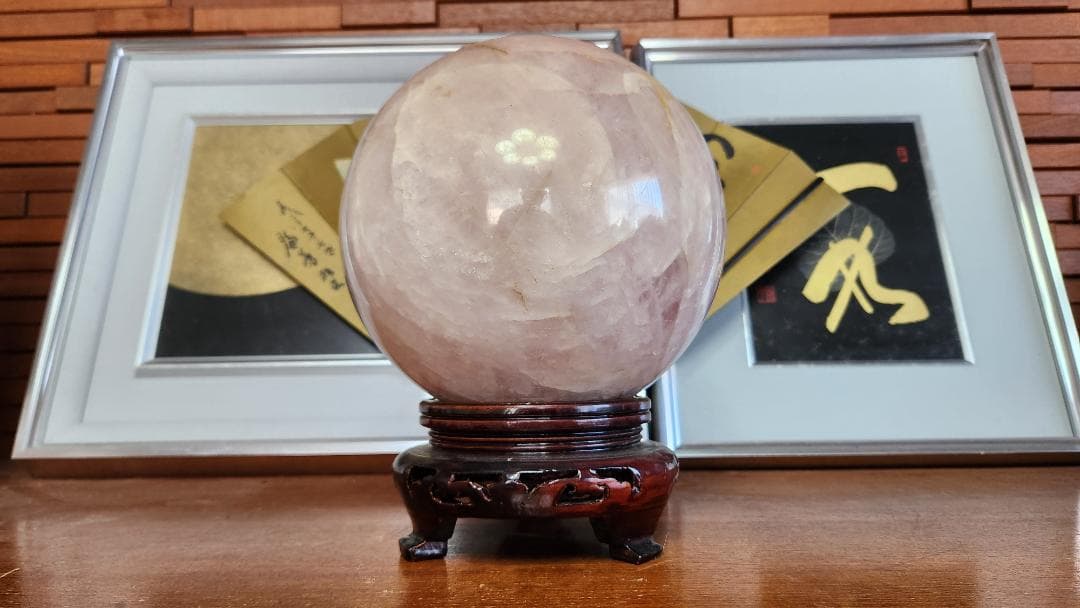 ピンク水晶玉 約20cm(ローズクォーツ) 木製台座付き