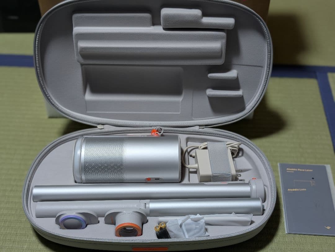 Aladdin Poca ポータブルプロジェクター