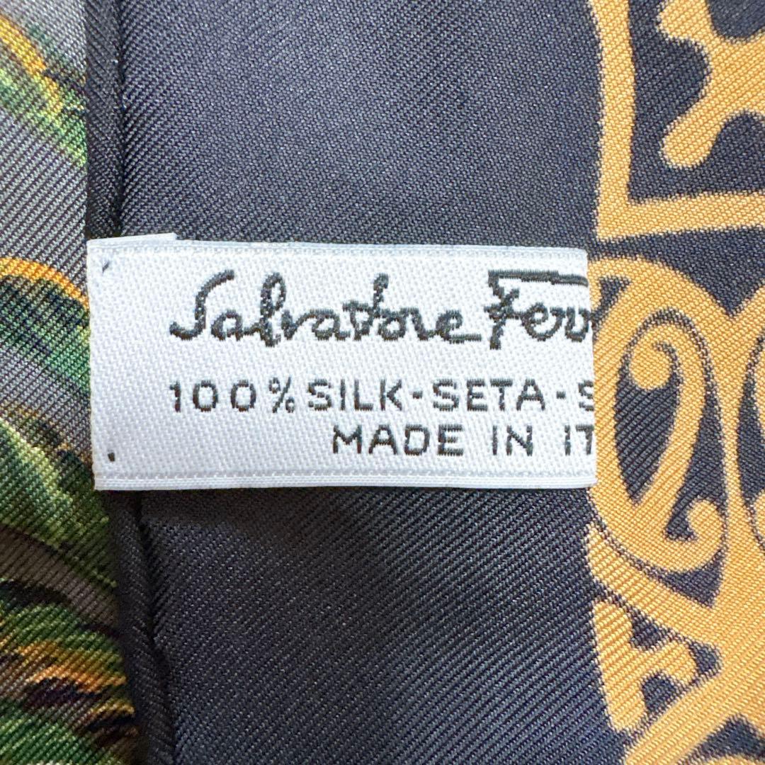 サルヴァトーレフェラガモ 大判スカーフ シルク イタリア製 花 トロピカル