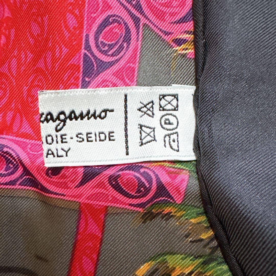 サルヴァトーレフェラガモ 大判スカーフ シルク イタリア製 花 トロピカル