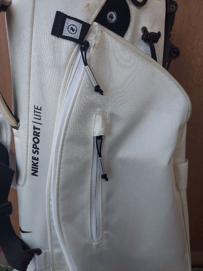 美品 NIKE キャディバッグ 軽量 スタンド式 ナイキ 白