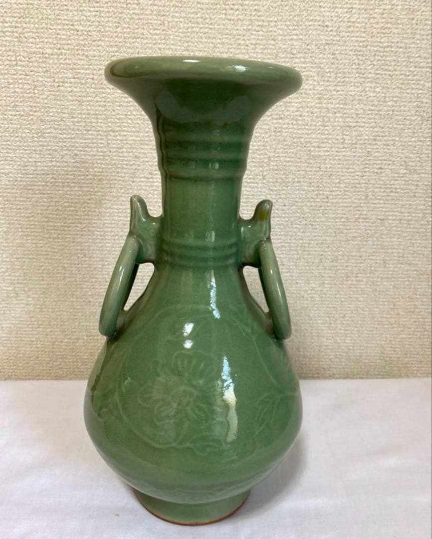 青磁　浮牡丹　真清水蔵六　花瓶