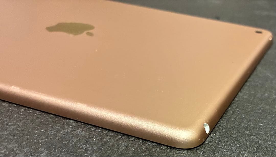 極美品 iPad 第8世代 128GB ゴールド Wi-Fiモデル 最新OS対応