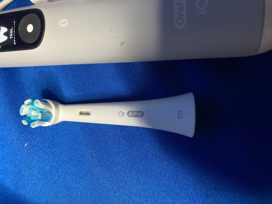 Oral-B 電動歯ブラシ本体 充電スタンド付き io 6 type3753